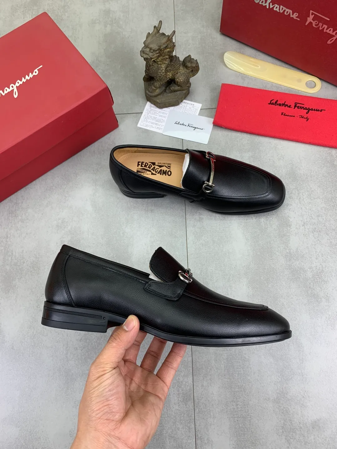 Men's Men's Shoes 💰P480💰[New Style] Water-dyed Niuli 🆘[Salvatore Ferragamo] Ferragamo's latest casual business leather shoes for men! Available at counters simultaneously! The fabric is made of specially imported original calfskin, the lining is made of imported water-dyed cowhide, and the original combination outsole is absolutely luxurious and leads the fashion trend. Matching code: 38-45; 4️⃣ colors available